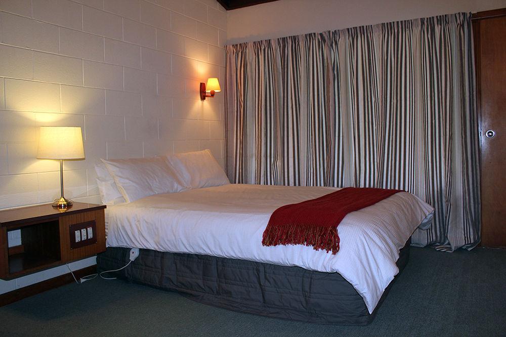 The Mill House Motel Herbert Екстериор снимка