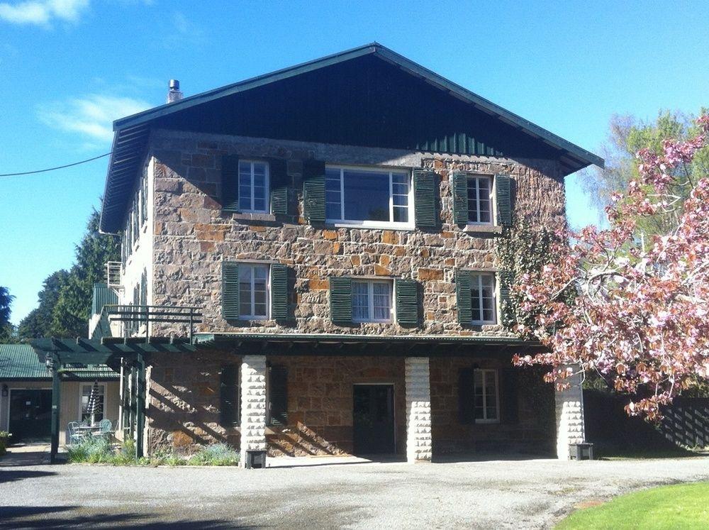 The Mill House Motel Herbert Екстериор снимка