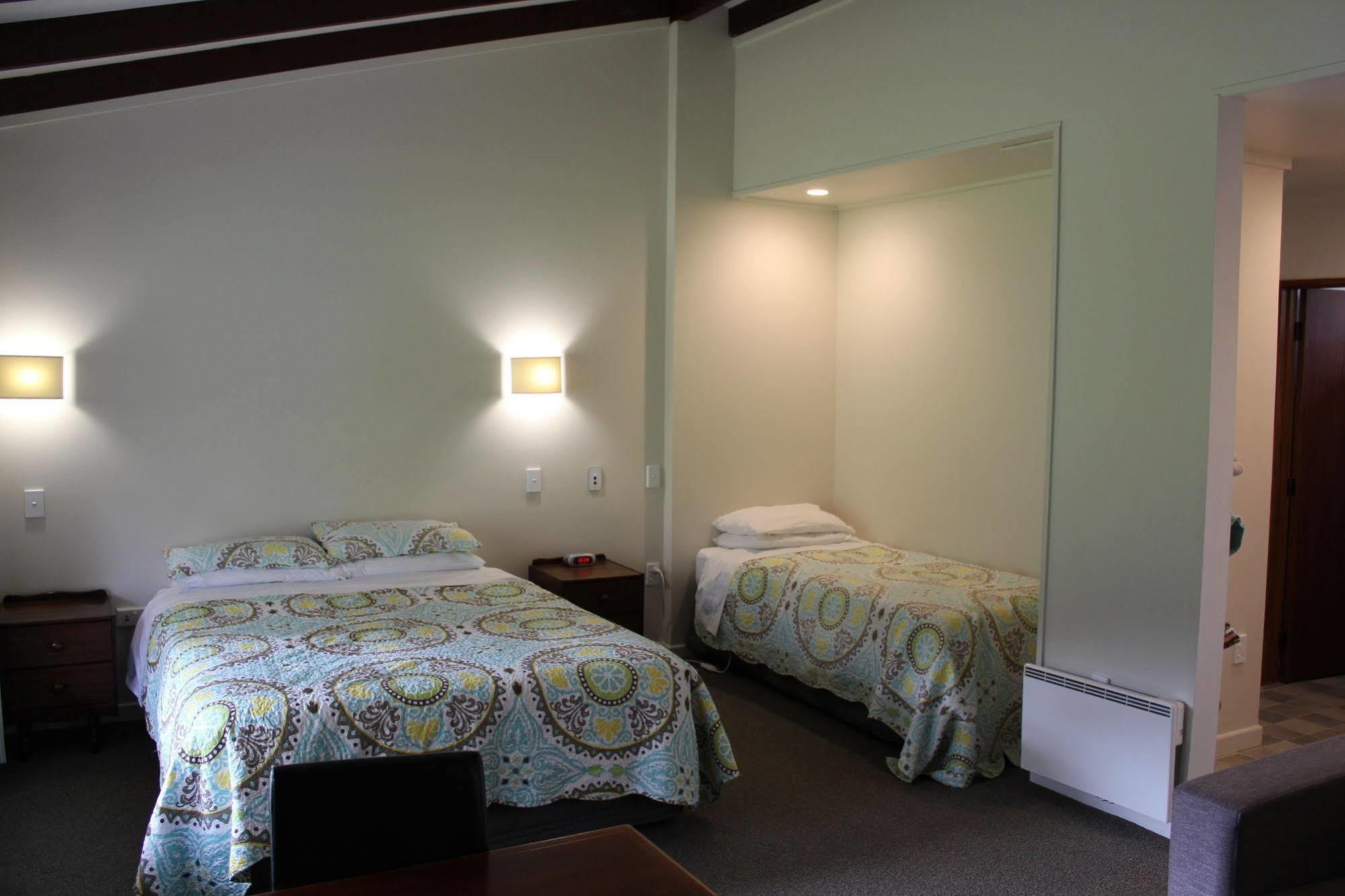 The Mill House Motel Herbert Екстериор снимка