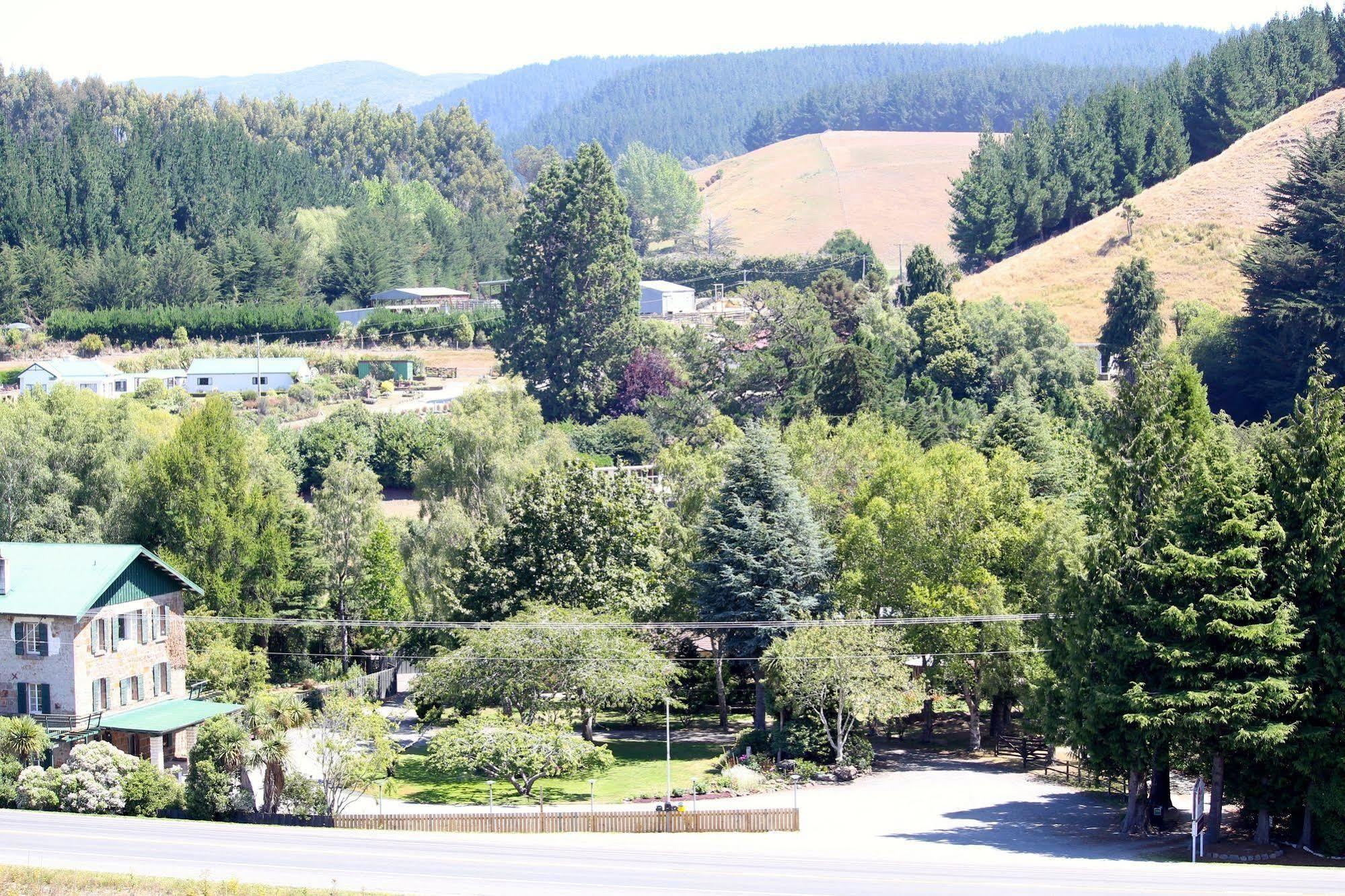 The Mill House Motel Herbert Екстериор снимка